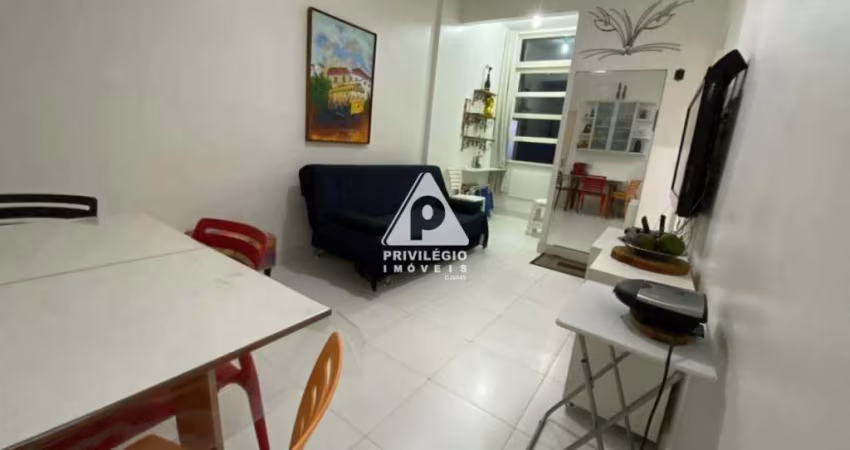 Sala e quarto reformado, quadra da praia, vista Pão de Açúcar.