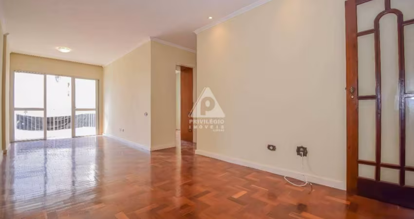 Apartamento de 2 Quartos com varanda e vaga à venda na Glória