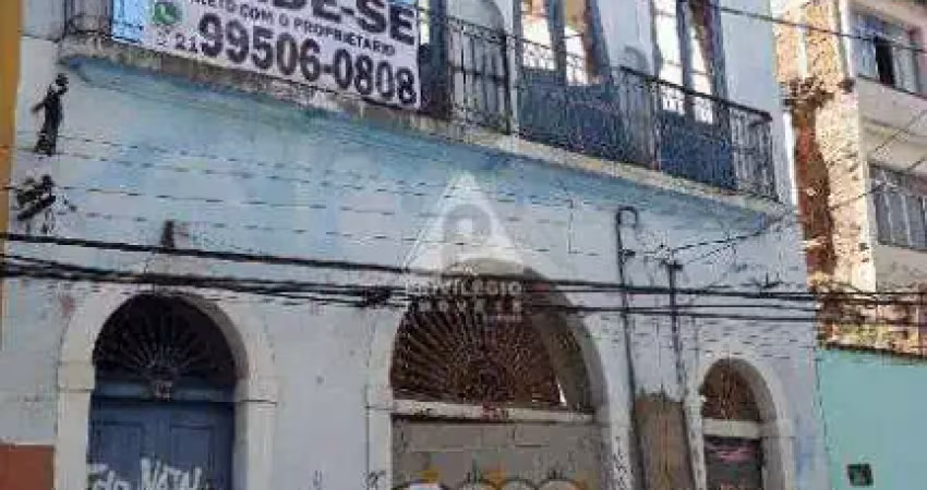 Vendo terreno (antigo casarão com 3 pavimentos e área externa)