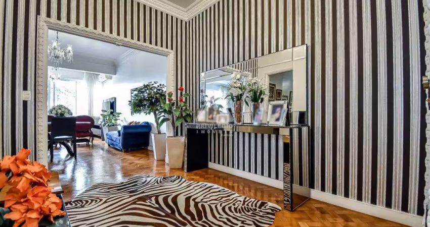Apartamento à venda na Avenida Rui Barbosa, Flamengo, Original 4 quartos 240m² no Iptu e Vaga na Escritura.