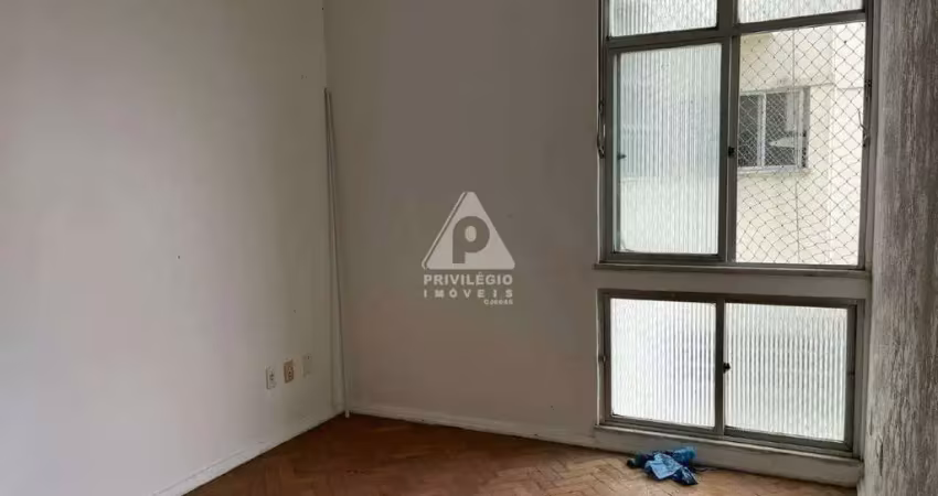 Humaitá! Excelente apartamento composto de 2 quartos, sala bem arejada e cozinha ampla.
