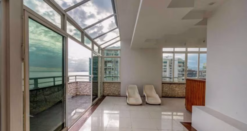 Cobertura triplex frente praia 4 quartos 2 suítes 5 banheiros 2 vagas 369 mts posto 5 Barra da Tijuca Oportunidade!
