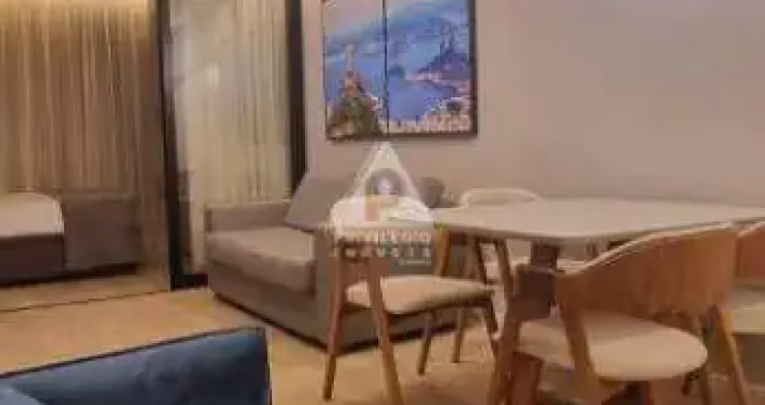 Imóvel fantástico com 60m2 próximo a praia de copacabana. frente.