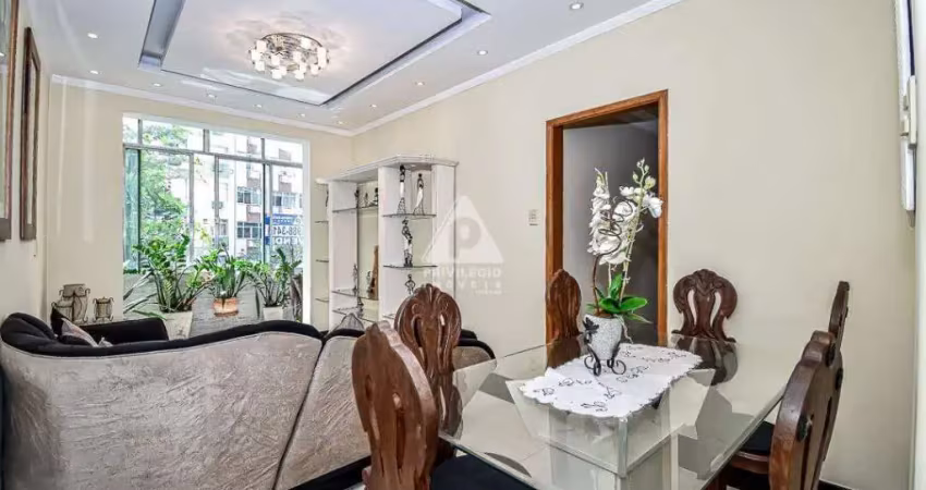 Apartamento de 3 quartos reformado no flamengo à venda.
