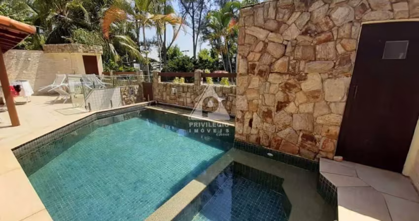 Casa, 5 suítes, 2 vagas, 410 m à venda na barra da tijuca.