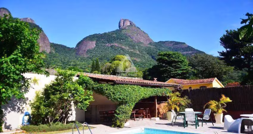 Casa 4 suítes, varandas, churrasqueira, piscina, 443 mts, 2 vagas de garagem, no itanhangá.