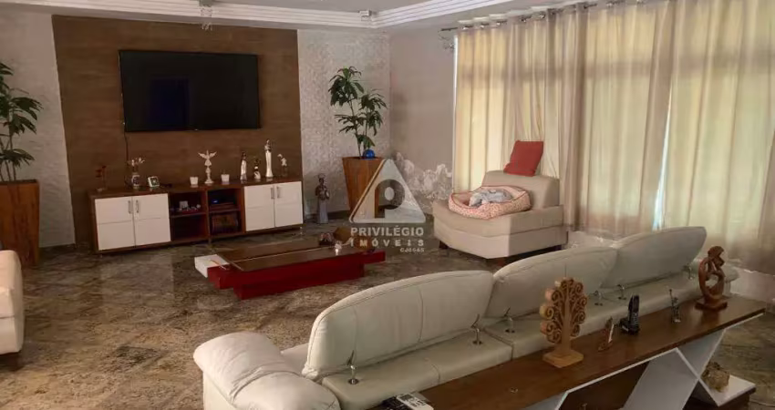 Village da serra: casa espetacular 1050m² c/ piscina, e sustentabilidade!
