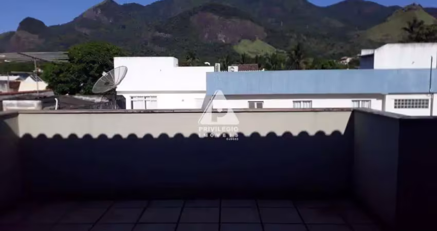 Casa duplex em condominio ampla sala 3 quartos 1 suite escritorio churrasqueira1 vaga anil.