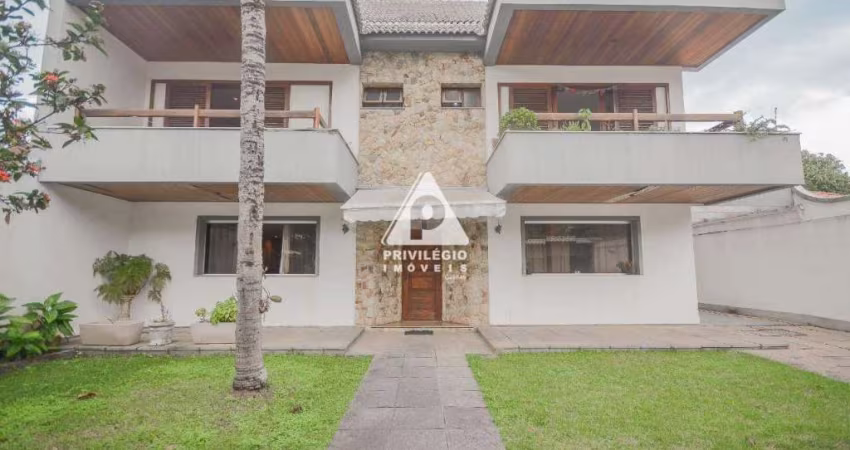 Casa em condomínio 650 m², 5 quartos, 4 suítes, 2 vagas na Barra da Tijuca - Rio de Janeiro