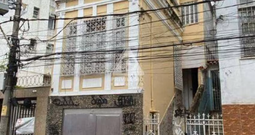 Casa 02 andares salas, 05 banheiros, 01 vaga garagem, Vista Quinta da Boa Vista