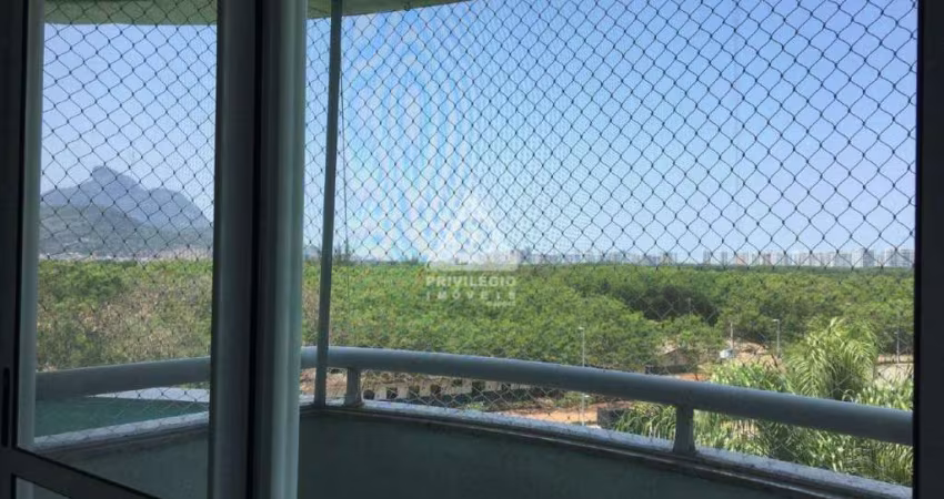 Apto 2 Quartos, sendo 1 suite, com vaga, Sol da Manha e vista eterna para a Pedra da Gávea em Jacarepagua.