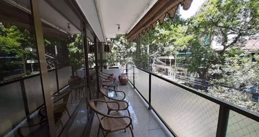 Salão, lavabo, 4 quartos (1 suíte), copa, cozinha, área , dce, 1 vaga escriturada