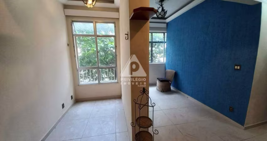 Apartamento à venda 3 quartos com vaga na escritura - Rua Transversal no Posto 3 - Copacabana.