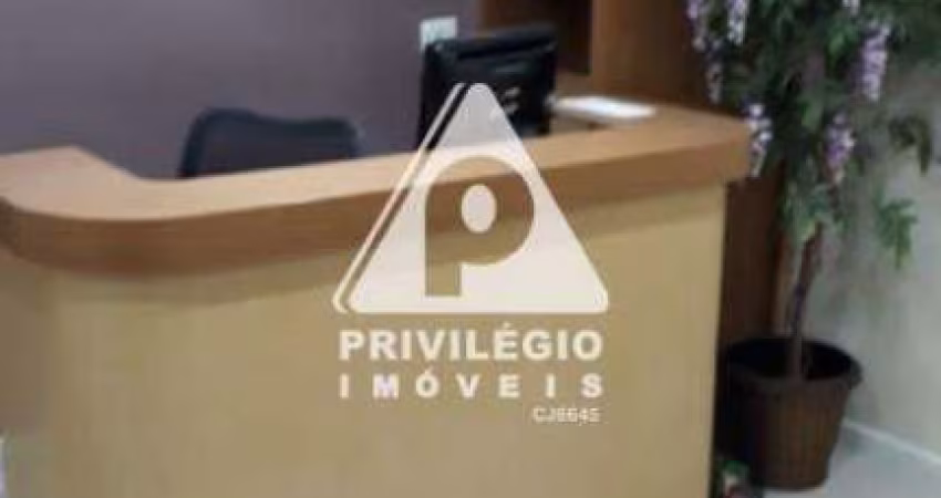 Sala comercial, reformada com vaga na Glória