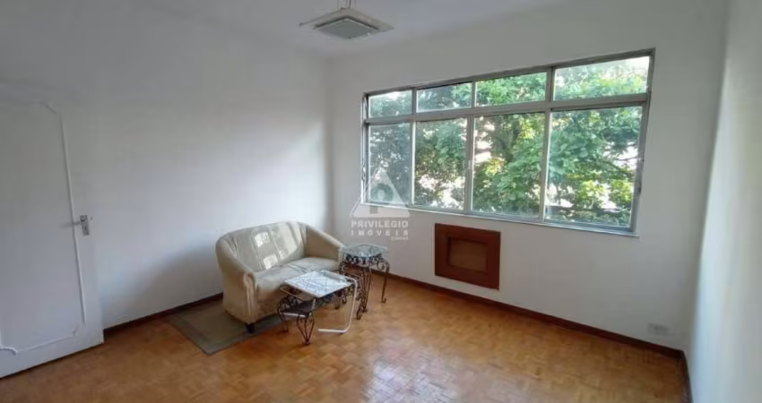Apartamento de 2 quartos à venda, rua tranquila, muito próximo do Shopping Tijuca, Varnhagem e metrô