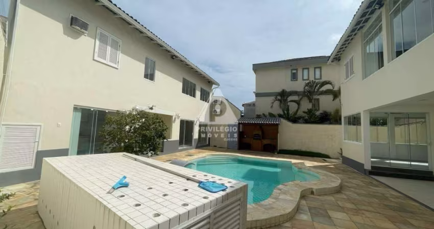 CASA NO CONDOMÍNIO RIO MAR
