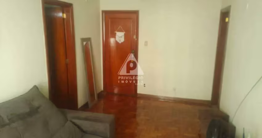 Apartamento sala, um quarto suíte e dependência no centro