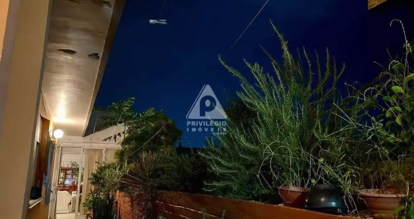 Apartamento à venda, 4 quartos, 1 suíte, 2 vagas, Copacabana - RIO DE JANEIRO/RJ