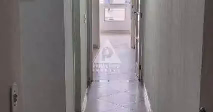 Apartamento com sala, quarto, banheiro e cozinha em copacabana
