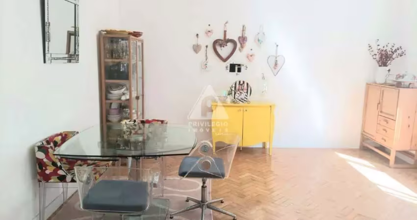 Apartamento de 3 quartos com vaga na escritura a poucos passos da praia de copacabana!