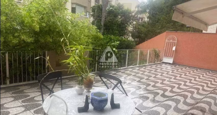 Apartamento à venda, 2 quartos, 1 suíte, 2 vagas, Itaipava - Petrópolis/RJ
