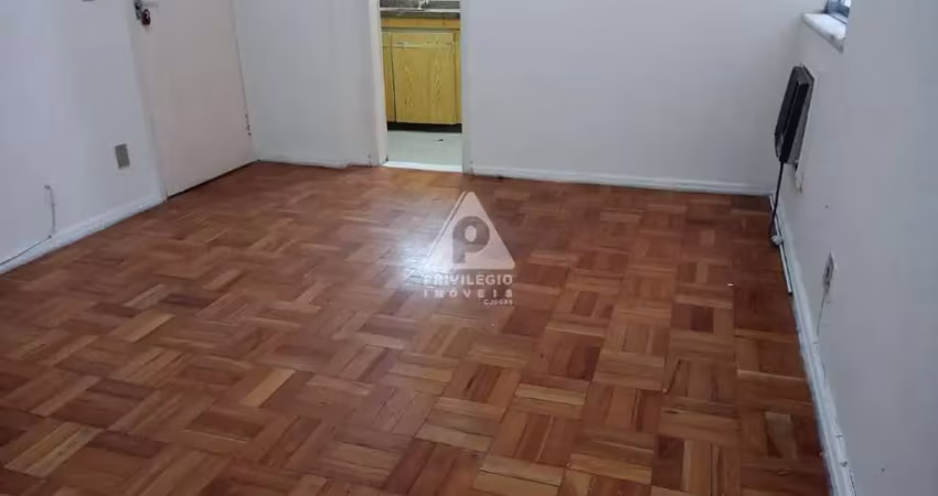 Sala quarto em copacabana com área de serviço rua transversal