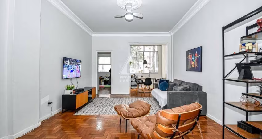 apartamento de 03 quartos amplos, claros e arejados no Flamengo quadra da Praia