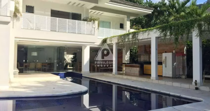 Casa com 850m² integrada a natureza, 5 suítes, escritório, reserva itanhnagá barra da tijuca - rj