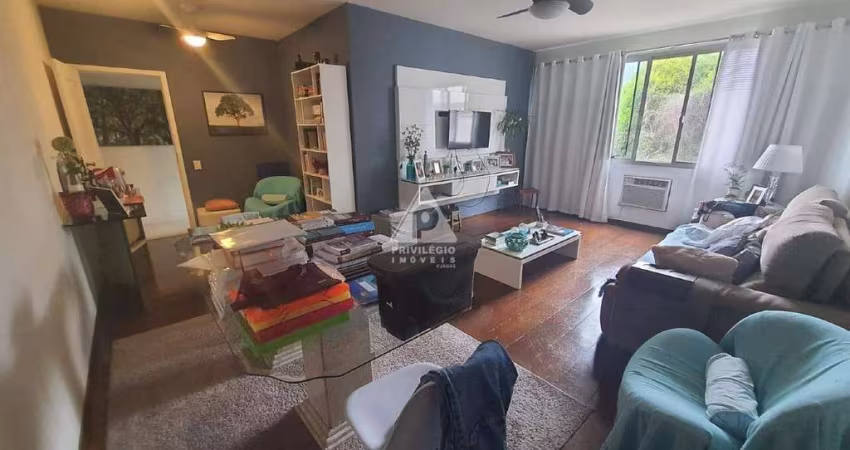 Apartamento 4 quartos com dependencia ao lado da praça Edmundo Rego