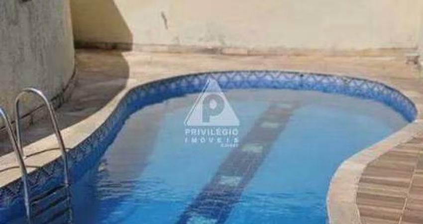 Mansão Impecável à Venda no Condomínio Pedra Mar