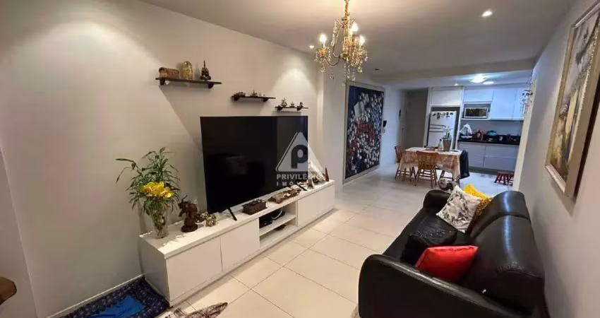 Apartamento sala quarto com sacada colado no metrô.