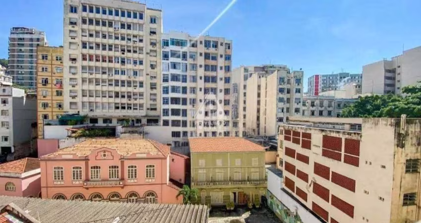 Conjugadão na Glória com cozinha e banheiro grande Lindo