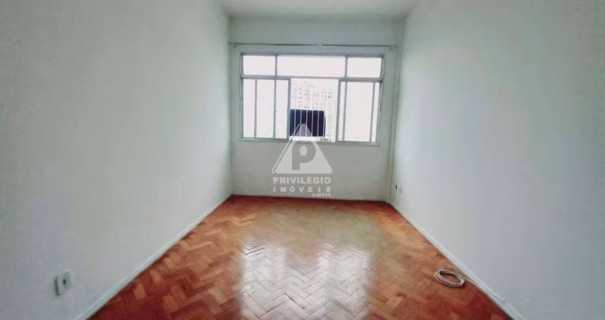 Apartamento amplo de 66m² de dois quartos no Lins de Vasconcelos/RJ com vista livre, sala ampla clara e arejada.