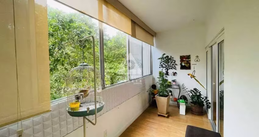Apartamento de 2 quartos/suites, lavabo, 119m2 com vaga em rua nobre do flamengo, rj.