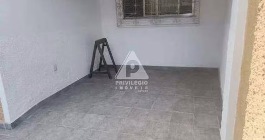 Casa duplex frente de rua a venda , 2 quartos , vaga , Andarai