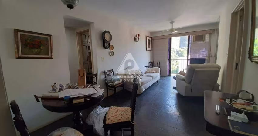Copacabana! Apartamento, hall, varanda, 2 quartos, 1 suite, 2 cozinhas, 1 vaga, infraestrutura, 68m²