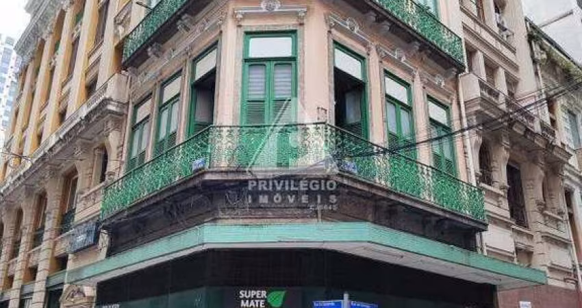 Prédio comercial no coração do centro do Rio de Janeiro