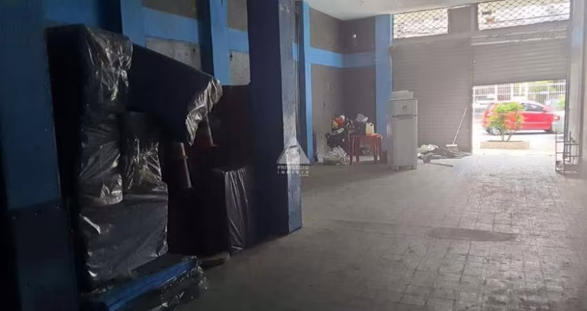 Loja Grande na esquina com a São Francisco Xavier