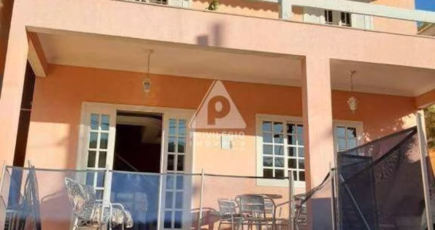 Casa Duplex em Condomínio – Vargem Pequena