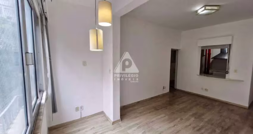 Apartamento á venda 2 quartos no posto 2 de copacabana - rio de janeiro