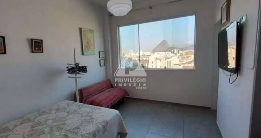Apartamento Conjugado Reformado no Catete, Rio de Janeiro - RJ