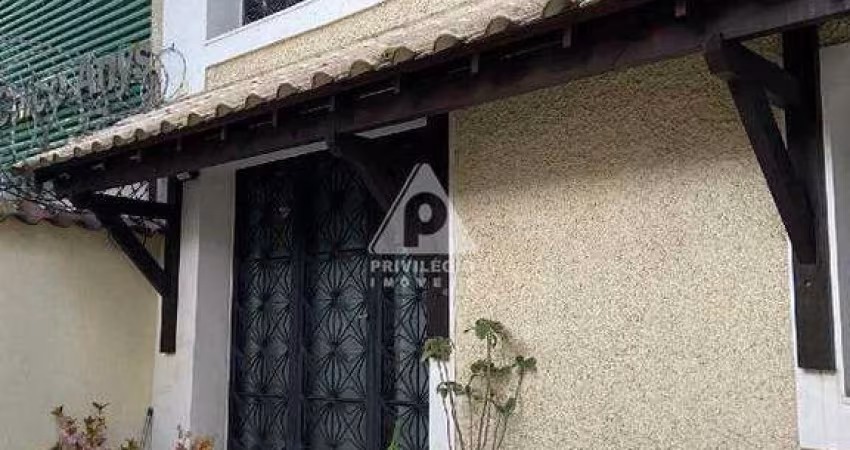 ÓTIMA OPORTUNIDADE – CASA AMPLA COM DUAS EDIFICAÇÕES!