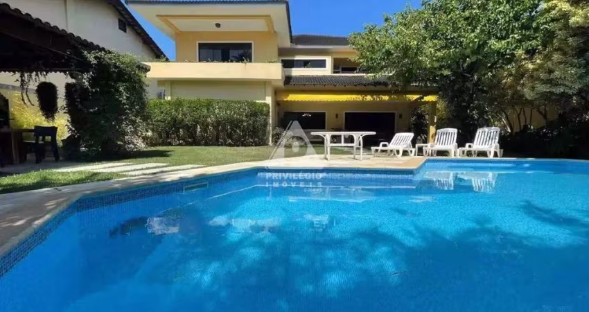 Casa à venda, 4 quartos, 4 suítes, 838m² - Barra da Tijuca