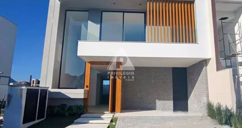 Casa triplex condomínio villa blanca i recreio dos bandeirantes - 3 quartos, sendo 3 suítes, com piscina, sauna.