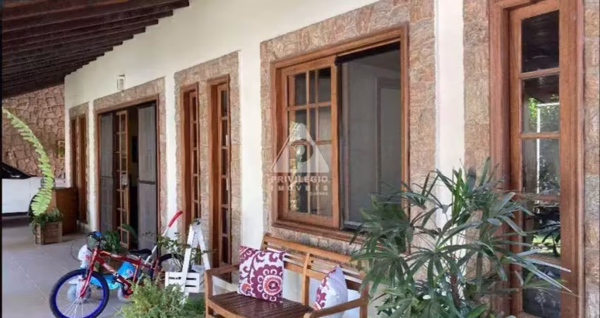 Casa linear no condomínio rio mar, 4 quartos, 1 suíte - barra da tijuca, rio de janeiro/rj