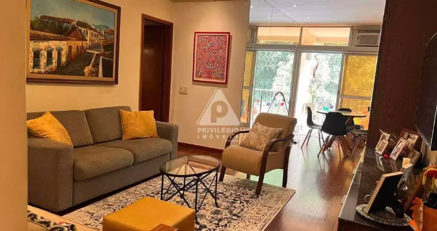 Apartamento de 143m² localizado em copacabana/rj rua bucólica, muito calma e arborizada de fundos e vista livre para o verde, reformado por arquiteto,