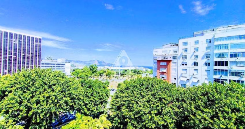 Imóvel em prédio misto, com 30m², no Centro