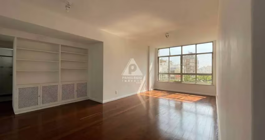 Excelente Oportunidade! Amplo Apartamento 3 Quartos com Suíte e Varanda