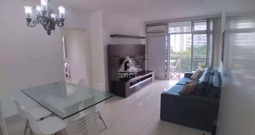 Apartamento com 2 quartos, varanda, vaga de garagem, no Leblon, vista para o Cristo Redentor