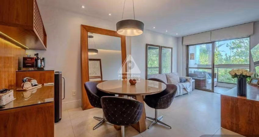 Apartamento - 3 Quartos, sendo 1 suíte, 2 vagas de garagem, Vista Mar - Recreio dos Bandeirantes.